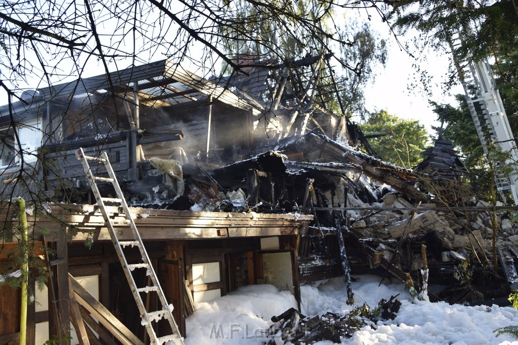 Grossfeuer Einfamilienhaus Siegburg Muehlengrabenstr P1198.JPG - Miklos Laubert